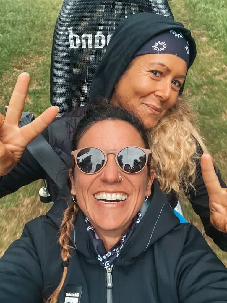 facce sorridenti dopo un giro adrenalinico sullo slittino 